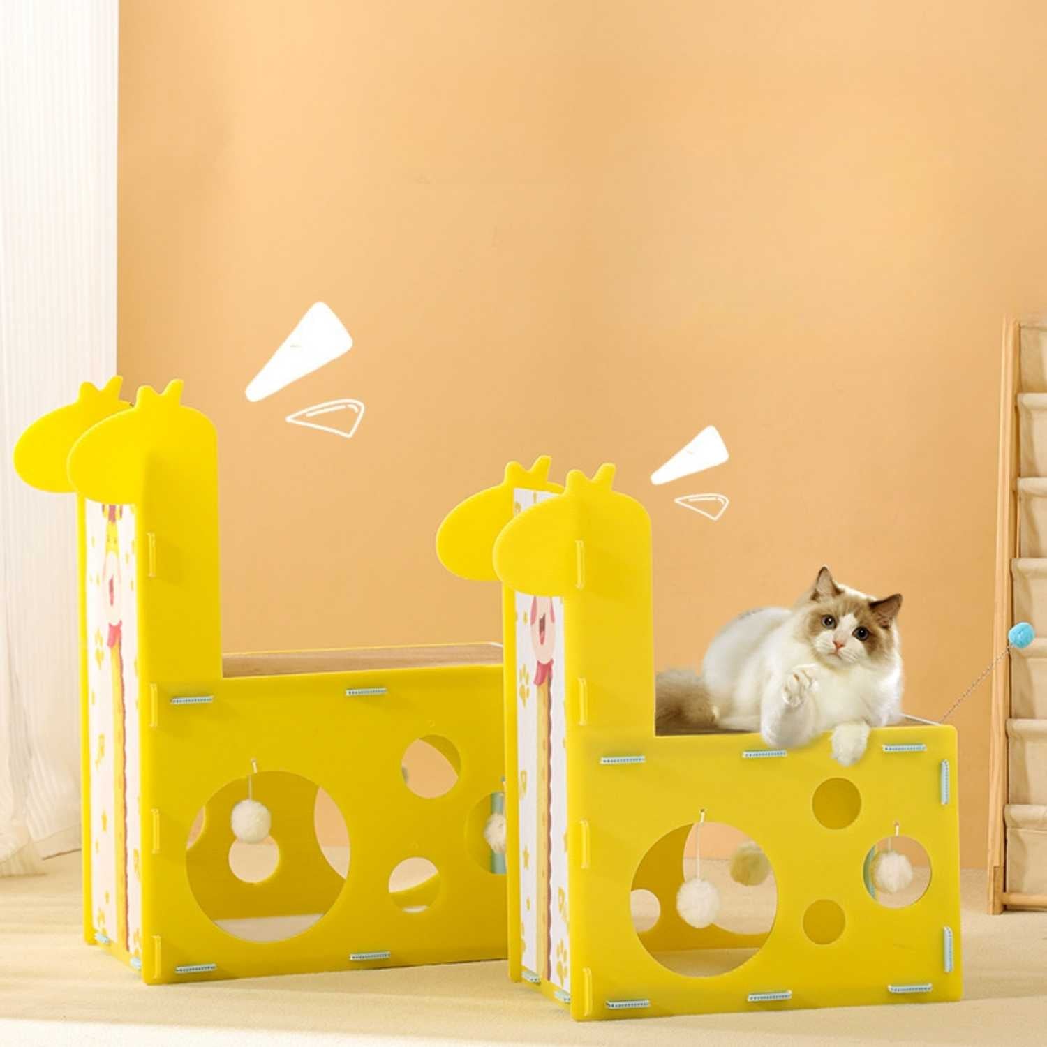 kattenbed tunnel giraffe twee stuks neergezet op vloer met kat